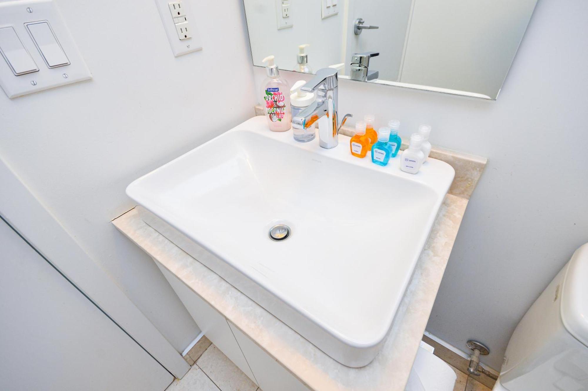 Downtown Toronto Condo Near Cn Tower, Scotiabank Arena, Rogers Centre, Union Station 외부 사진