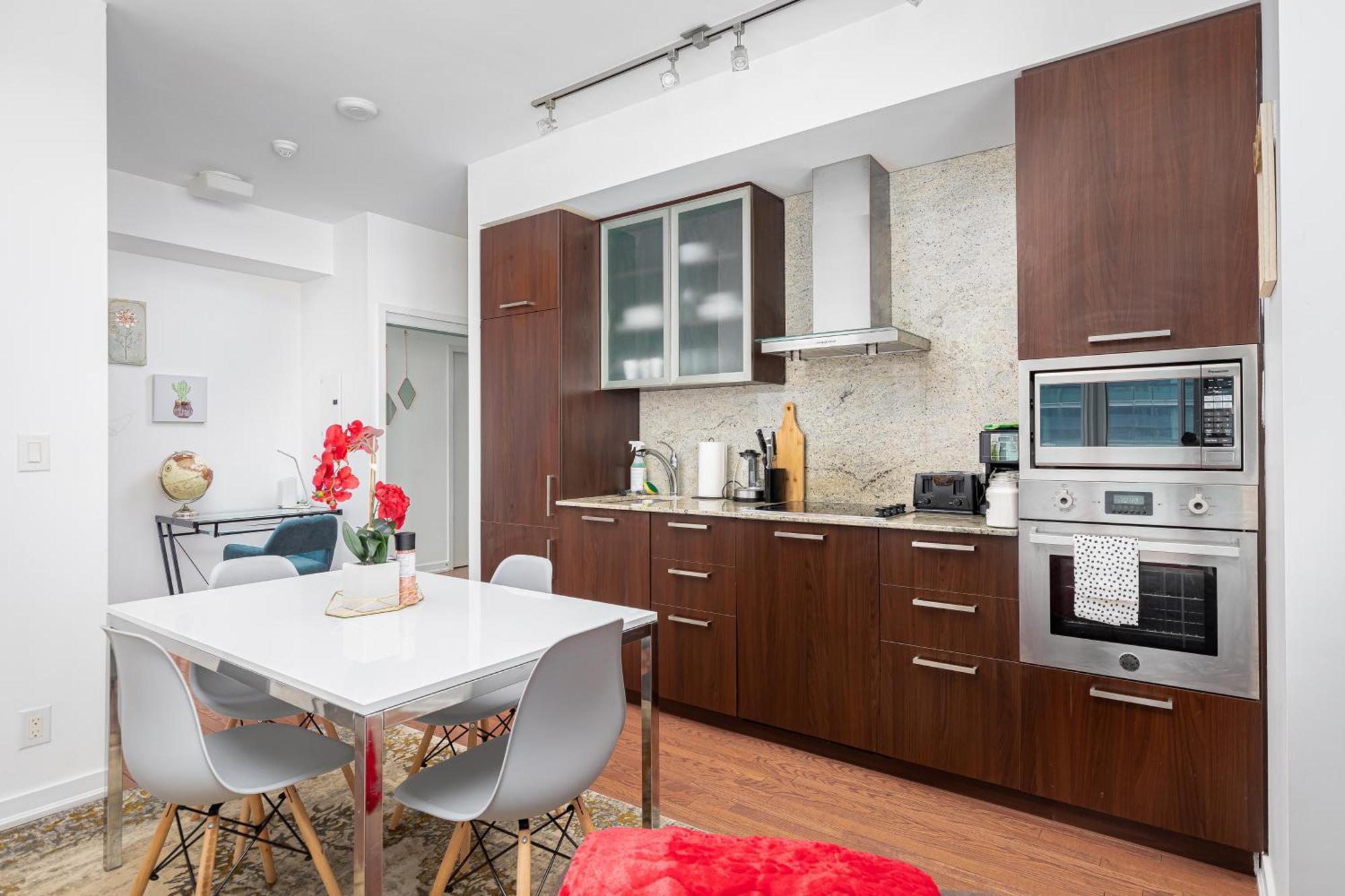 Downtown Toronto Condo Near Cn Tower, Scotiabank Arena, Rogers Centre, Union Station 외부 사진